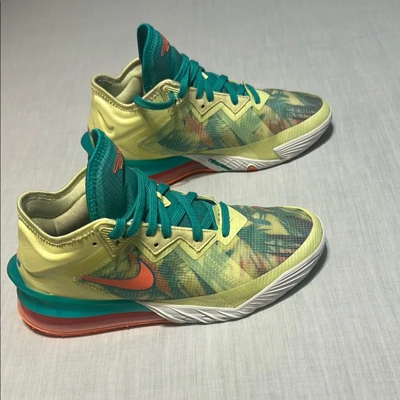 Nike LeBron 18 Low Palmer Green and Orange Athletic Shoes with Modern Design - Picture 4 of 6